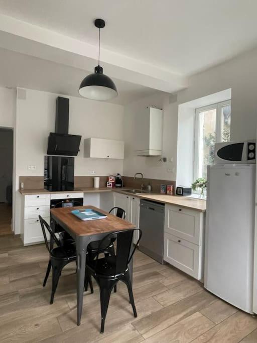 Agreable Gite Au Coeur Du Centre Ville 4 Personnes Шаньи Экстерьер фото